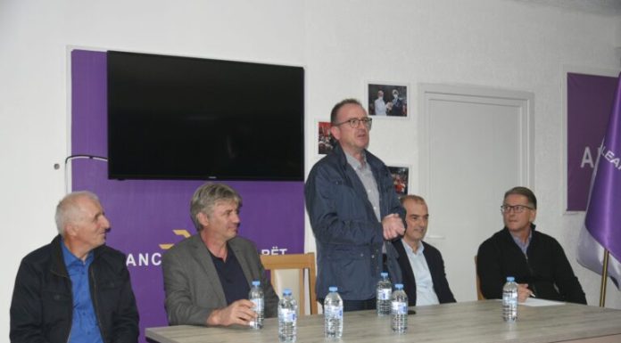 sela-taravari-F65B-45E8-BF82-DC38DD8A18D9-768x512