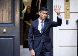 Sapo Sunak u bë kryeministër, tre ministra dhanë dorëheqjen