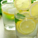 Si të luftoni pagjumësinë me ujë dhe limon