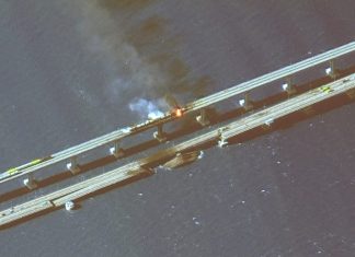 U sulmua një ditë më parë, publikohen imazhet satelitore që tregojnë dëmtimin e urës në Krime (FOTO)