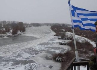 Gazetari grek: “Ushtria greke ka rënë! Këngë shqiptare gjatë shërbimit në ushtrinë helene” (VIDEO)