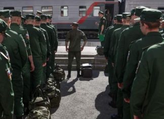 Rusia heq kufirin e moshës për shërbimin ushtarak