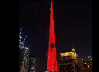 Kulla më e lartë në botë “vishet” kuq e zi (VIDEO)