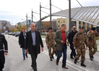 Shefi i EULEX-it dhe komandanti i KFOR-it “patrullojnë” në Veri të Kosovës