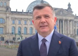 Balla shkon në Hagë: Për festat e Pavarësisë dhe Çlirimit të Shqipërisë tek Çlirimtarët e Kosovës