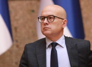 Dronët po vinin nga Kosova në Serbinë qendrore, thotë ministri i Mbrojtjes Vuçevic