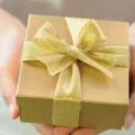 Sjellin fat të keq, mos pranoni dhurata nga këta njerëz