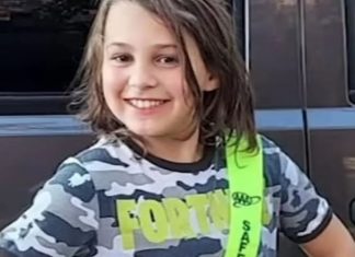 Gruaja po e ndiqte për ta rrëmbyer, 10-vjeçari hyn në dyqan dhe i kërkon punonjëses të hiqej si nëna e tij