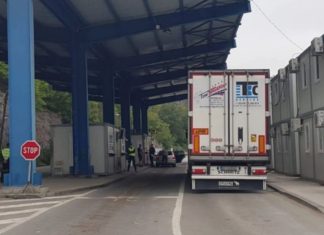 Kush do ta kontrollojë tani? Doganierët serbë nga vendkalimet Jarinje dhe Bërnjak kanë dhënë dorëheqje