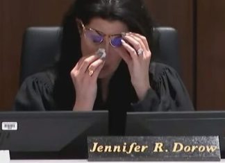 Gjykatësja shpërthen në lot dhe dënon vrasësin me 1067 vite burg dhe 6 burgime të përjetshme