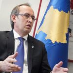 Tensionet në veri, Hoti: Binomi Kurti-Osmani po dërgon Kosovën drejt izolimit. Të paaftët e kthyen vendin në qendër të kritikave dhe fajësimit nga aleatët