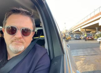 Jul Deda publikon foton: Në mes të trafikut dhe smogut mësova lajmin se jam kandidat në primare për Tiranën