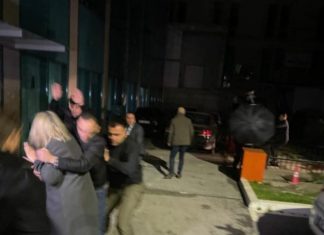 Sulmohet kryeministri Albin Kurti përpara Qeverisë