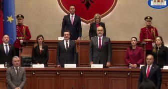 Info Shqip: LIVE/ 110 vjetori i Pavarësisë, mblidhen dy kuvendet Shqipëri – Kosovë, Rama e Kurti krah njëri-tjetrit