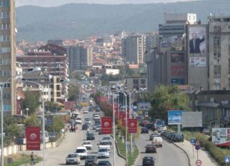 Vela: Serbia i detyron serbët të largohen nga institucionet e Kosovës, kujton Donbasin 2014