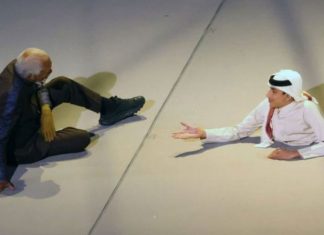 Historia e rëndë, por frymëzuese e yllit të ceremonisë së ‘Katar 2022’, lindi me gjysmë trupi, është ngjitur në majat e larta dhe studion politikë