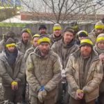 Grupi i ushtarëve të mobilizuar rusë dorëzohen te ukrainasit, akuzojnë eprorët e tyre: Na lanë pa ushqim dhe ujë na përdorën si mish për top