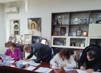 Serbia lidh kontrata pune me serbët e dorëhequr në Kosovë