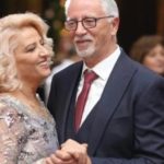 Shkurte Fejza mbushë 61 vite jetë dhe pranon urim romantik nga bashkëshorti (FOTO)