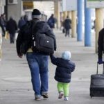 4 mijë nxënës bashkë me prindërit janë larguar nga Maqedonia e Veriut