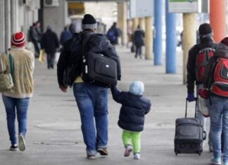 4 mijë nxënës bashkë me prindërit janë larguar nga Maqedonia e Veriut