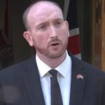 “Shqiptarët janë kriminelë”, ambasadori i Britanisë i zhgënjyer nga mediat angleze: Shqipëria vend i bukur dhe mikpritës, i ftoj ta vizitojnë