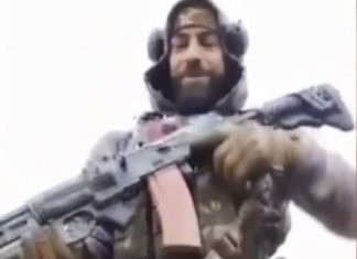 Vullnetari kosovar në ushtrinë e Ukrainës uron 28 Nëntorin (VIDEO)