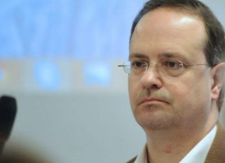 Weber: Kosova ta shtyjë vendimin për targat, Serbia mos të kapet pas Asociacionit