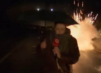 Momente të frikshme, serbët hedhin mjet shpërthyes drejt gazetares (VIDEO)