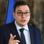 “Serbët të largojnë barrikadat”, ministri i Jashtëm çek reagon për situatën në veri: Kosova të tregojë përmbajtje