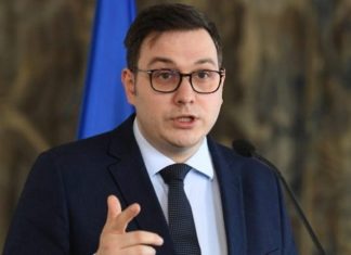 “Serbët të largojnë barrikadat”, ministri i Jashtëm çek reagon për situatën në veri: Kosova të tregojë përmbajtje