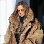 Info Shqip: Jennifer Lopez me çizmet që i adhurojmë, modeli më i mirë për dimër dhe nuk e lëshojnë shiun as borën