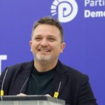 “Më thoshin të gjithë, do të bëhesh shitës domatesh”, Jul Deda rrëfen historinë si u bë aktor: Më akuzonin se nuk i ngjaja babit