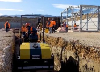 Rama publikon videon: 400 vende pune në kantierin e bazës ajrore të NATO-s në Kuçovë