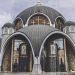 Kisha ndalon varrimin gjatë festave
