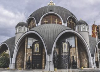 Kisha ndalon varrimin gjatë festave