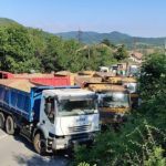 Kërcënimi i radhës nga Serbia: Policia e Kosovës as të mos mendojë t’i heqë me forcë barrikadat