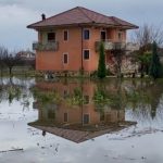 Shkodër, banesa, stalla bagëtish dhe mbi 3 mijë hektarë tokë ndodhen nën ujë
