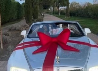 Një partnere si Georgina! Modelja i dhuron Ronaldos “Rolls Royce” për Krishtlindje (VIDEO)