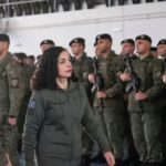 Osmani tregon pse e veshi sot uniformën ushtarake: Nuk ka të bëjë me situatën që jemi