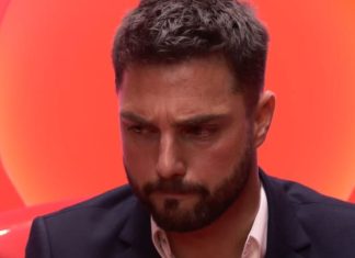 I bëri të gjithë shqiptarët për të qarë me historinë e tij, Eni tregon se çfarë i ka thënë i ati në telefon