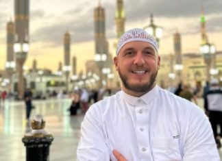 Pas Medinës, Mozzik udhëton drejt Mekës