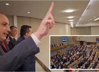 Një delegacion nga Republika Serbe e Bosnjës priten me duartrokitje në Dumën ruse, përgjigjen duke ngritur tre gishtat