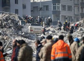 Ekipet e shpëtimit në Turqi nxjerrin të gjallë një grua nga rrënojat, 222 orë pas tërmetit