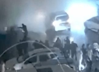 Momentet dramatike të tërmetit në Turqi, njerëz në kaos, shpërthejnë linjat e energjisë (VIDEO)