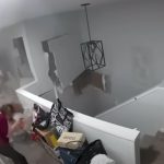 Pamje të frikshme, copa e shkëmbit shkëputet dhe futet brenda në shtëpi (VIDEO)