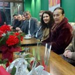 Fituan shtetësinë, presin me lule në Kumanovë ASH-në dhe deputeten Ilire Dauti (VIDEO)