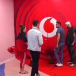 Maestro merr dhuratën që nuk e priste nga gruaja e tij: Jam vajza më me fat (VIDEO)