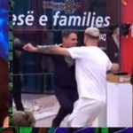 Luizi edhe në televizionin grek, prezantuesi nxjerr këngën që këndon “fenomeni” i Big Brother