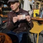 Gazetari i BBC-së në Ohër “vë bast” 10 euro: Nuk do të ketë marrëveshje mes Kosovës dhe Serbisë
